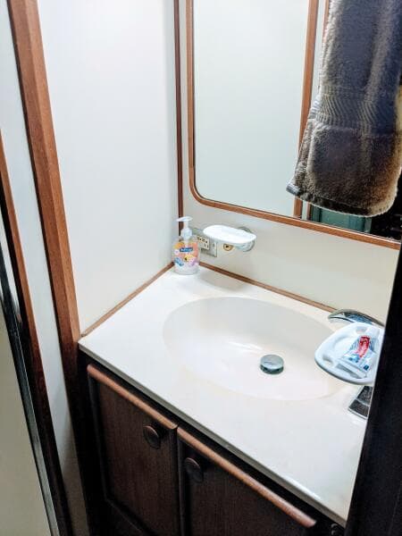 1986 Chris-Craft Constellation - Photo 46