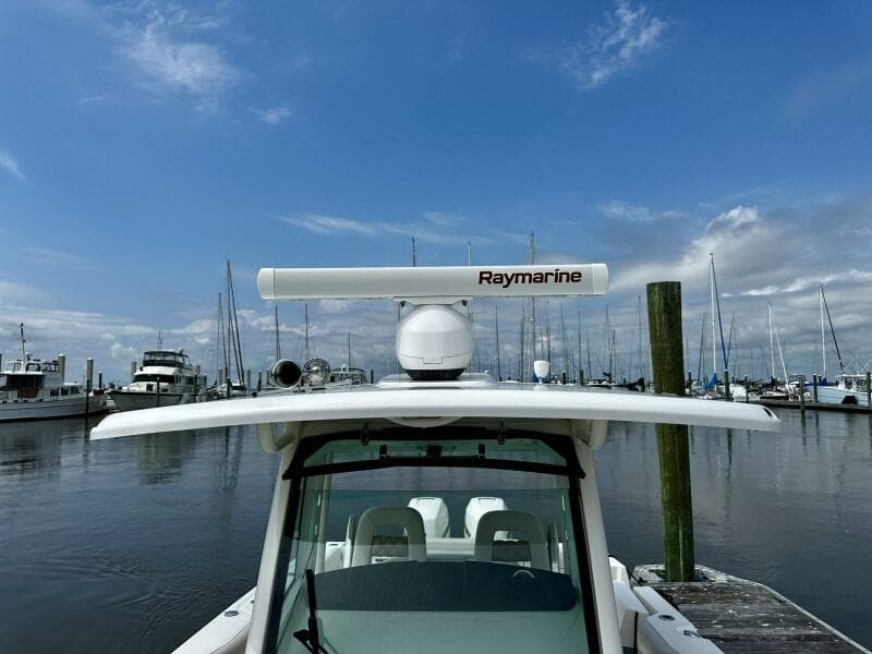 Boston Whaler 33 BOTTOMS UP -  Hardtop