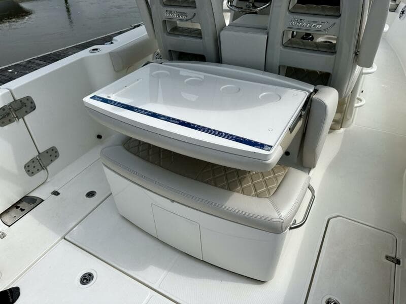 Boston Whaler 33 BOTTOMS UP - Aft Seating