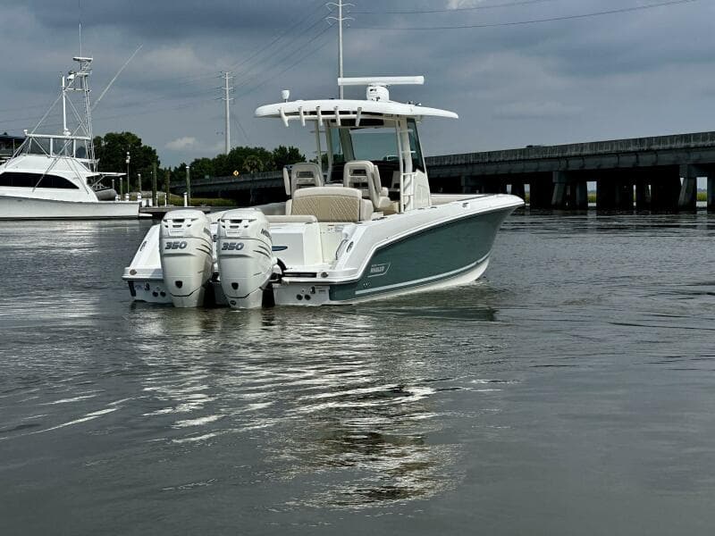 Boston Whaler 33 BOTTOMS UP -  Exterior