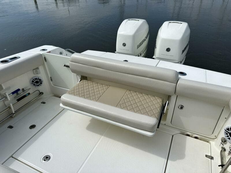 Boston Whaler 33 BOTTOMS UP - Aft Cockpit