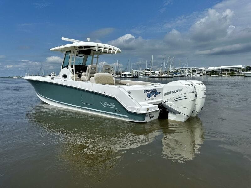 Boston Whaler 33 BOTTOMS UP -  Exterior