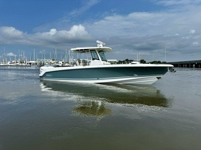 Boston Whaler 33 BOTTOMS UP -  Exterior