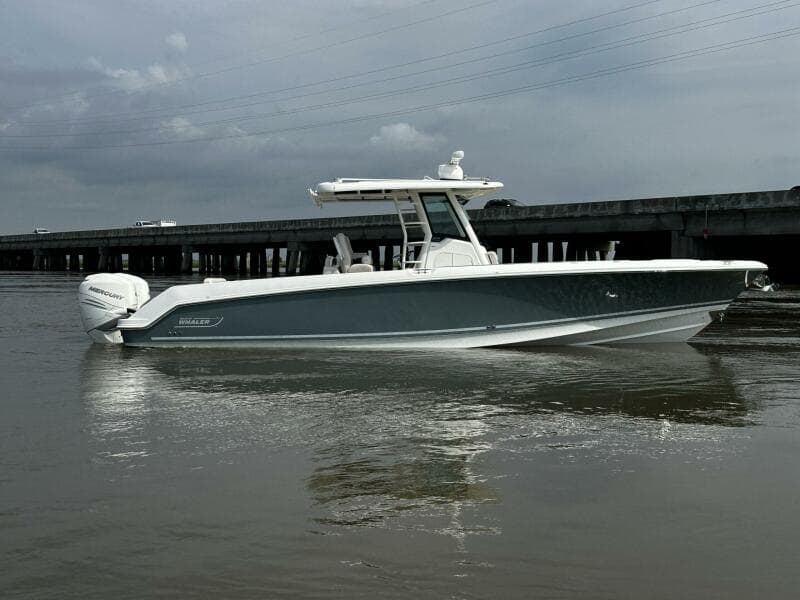 Boston Whaler 33 BOTTOMS UP -  Exterior