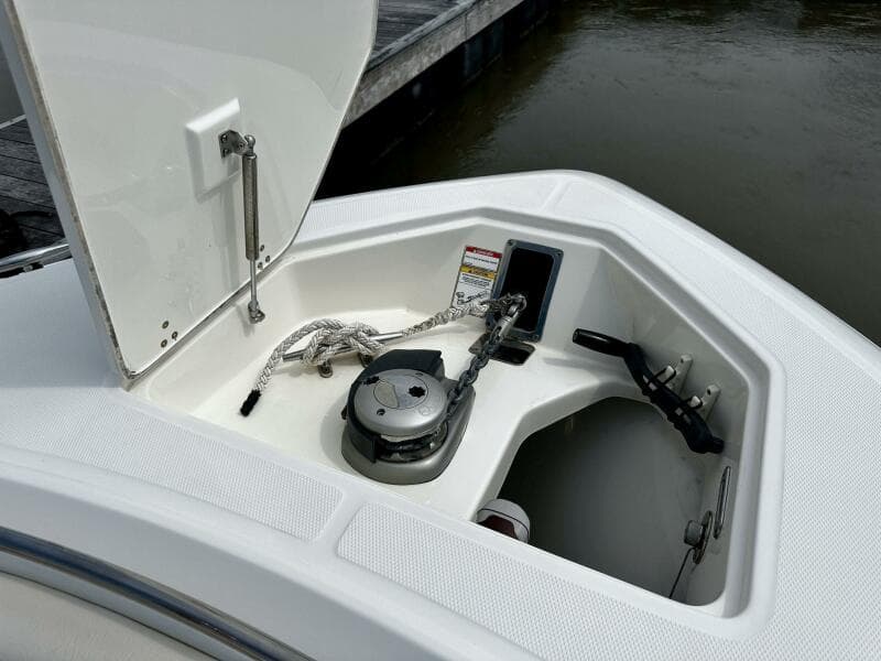 Boston Whaler 33 BOTTOMS UP -  Bow Ground Tackle 