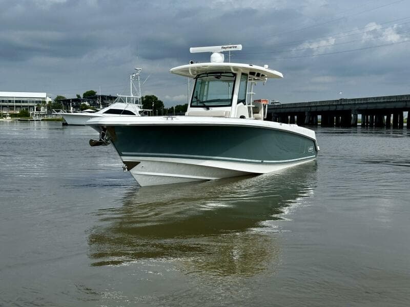 Boston Whaler 33 BOTTOMS UP -  Exterior