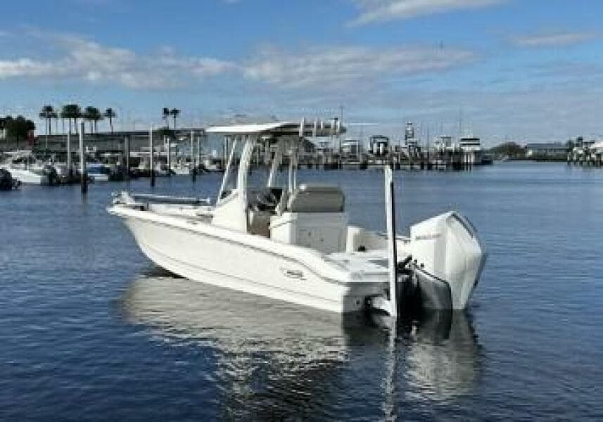 Boston Whaler 250 Dauntless - Exterior