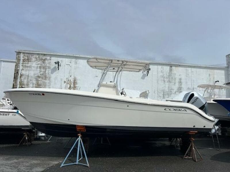 2022 Cobia 237