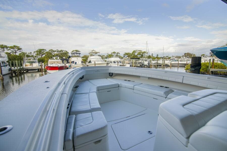 Regulator 41 - Miss Megan - Bow, Forward Seating