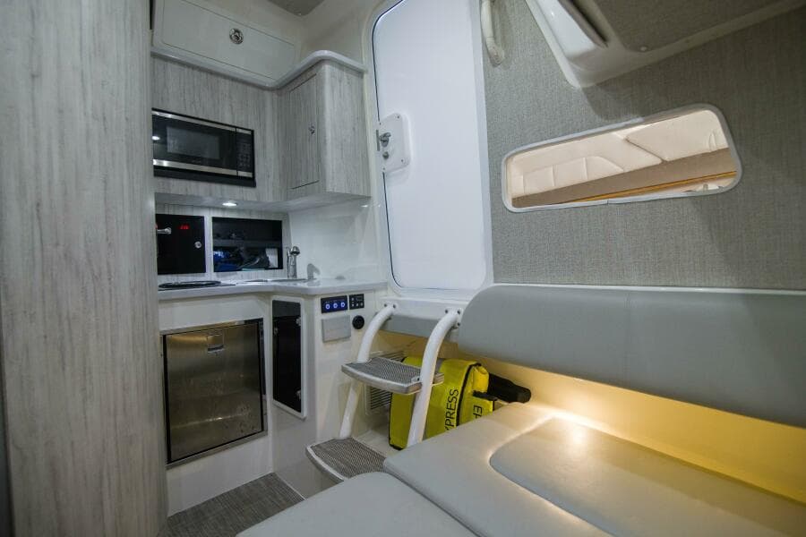 Regulator 41 - Miss Megan - Cabin, Galley