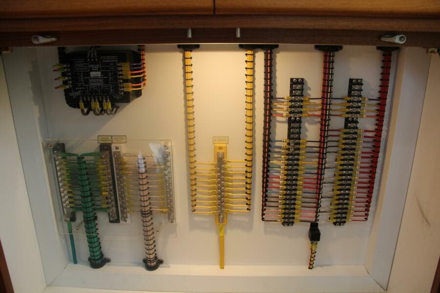 2004 Cabo 48 Flybridge