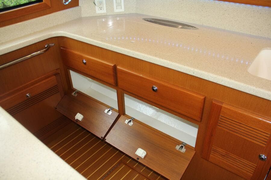 2004 Cabo 48 Flybridge
