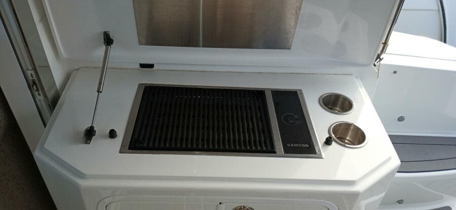 2014 Cruisers Yachts 