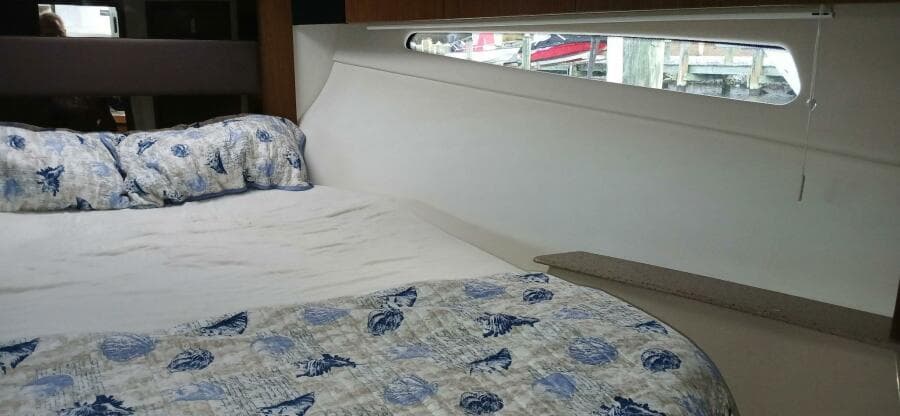 2014 Cruisers Yachts 