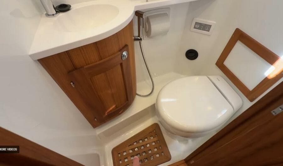 2025 Targa 37 Flybridge