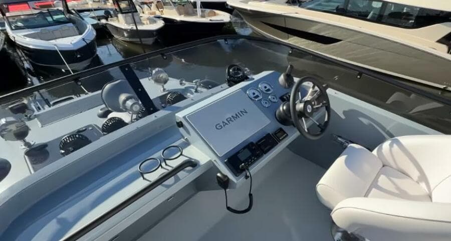 2025 Targa 37 Flybridge