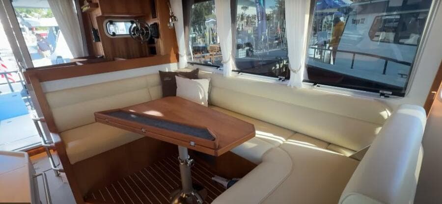 2025 Targa 37 Flybridge