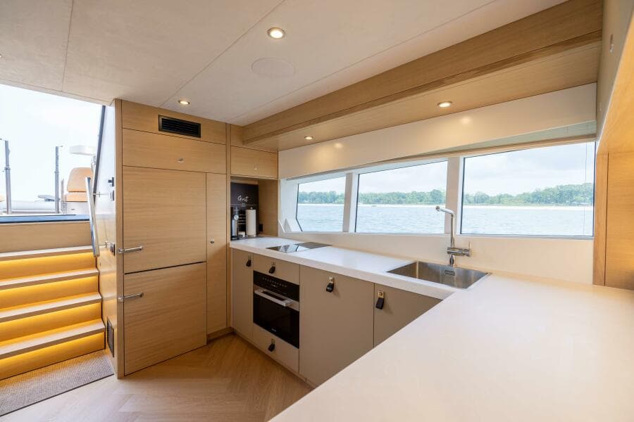 2025 Steeler Bronson 67 Beachclub