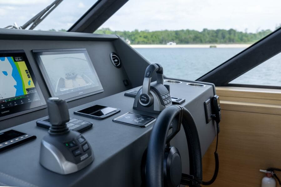 2025 Steeler Bronson 67 Beachclub