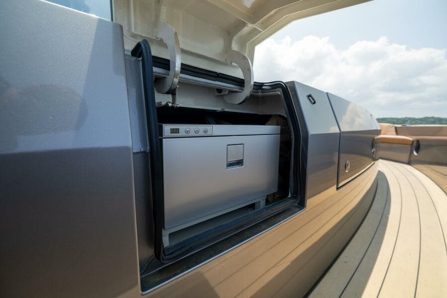 2025 Steeler Bronson 67 Beachclub