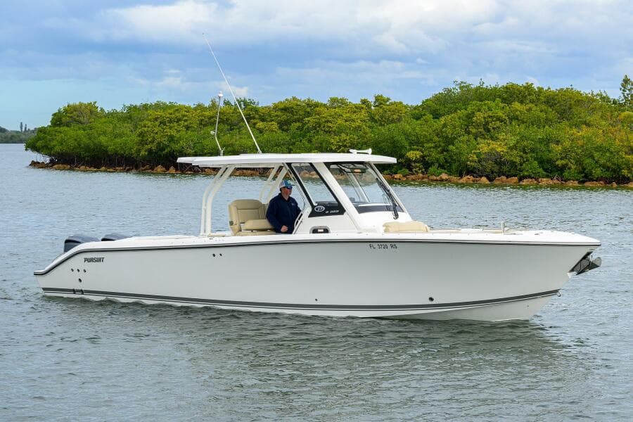 Pursuit 32 - Profile