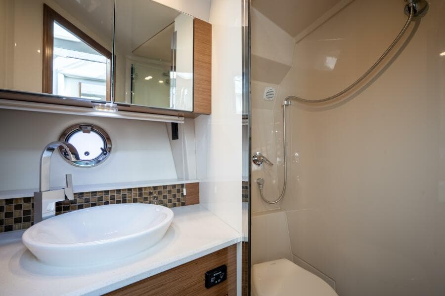 2016 Cruisers Yachts 45 Cantius