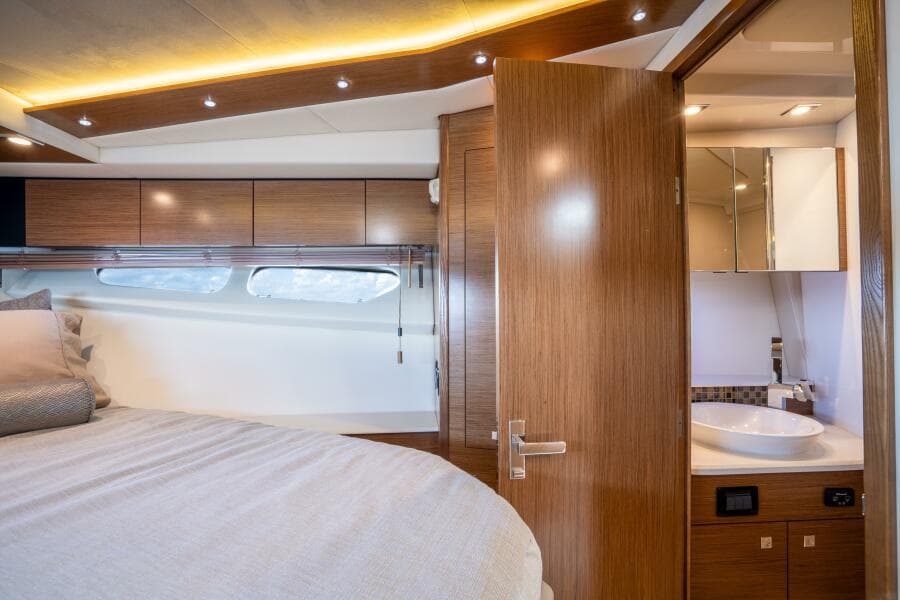 2016 Cruisers Yachts 45 Cantius