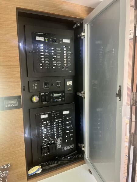 2016 Cruisers Yachts 45 Cantius