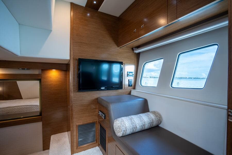 2016 Cruisers Yachts 45 Cantius