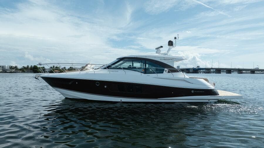 2016 Cruisers Yachts 45 Cantius
