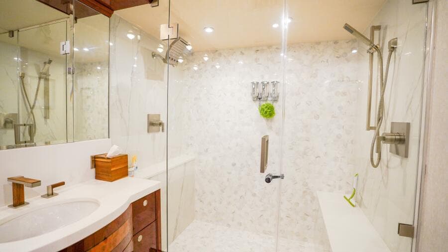 2004 Lazzara Yachts 80 SL