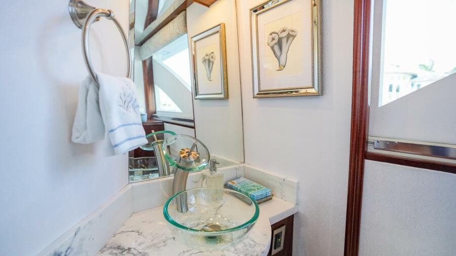 2004 Lazzara Yachts 80 SL