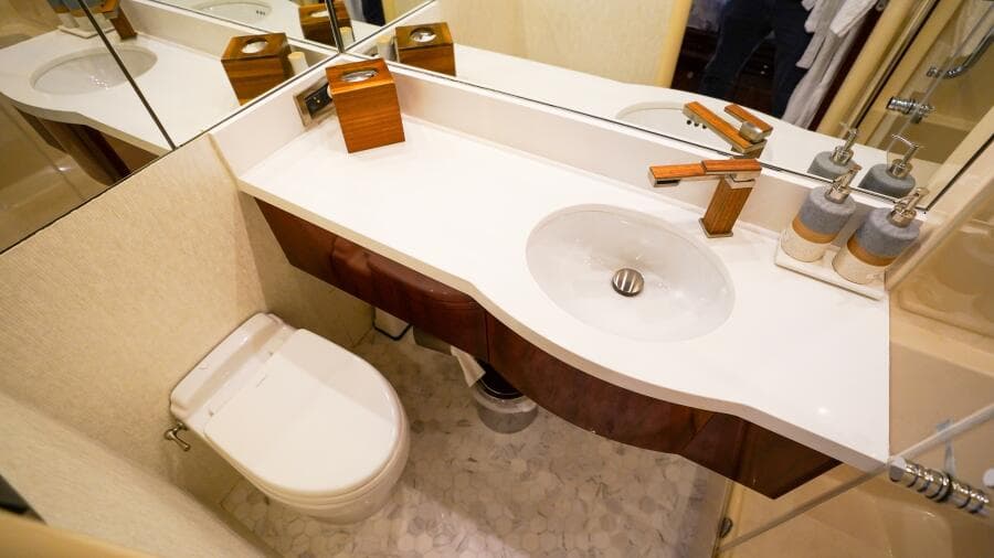 2004 Lazzara Yachts 80 SL