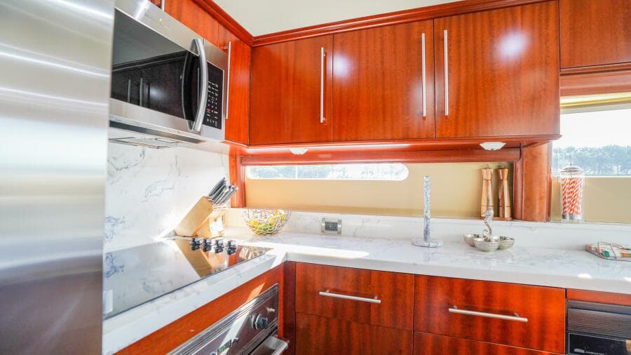 2004 Lazzara Yachts 80 SL