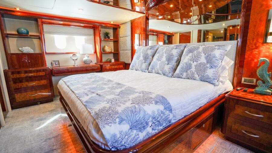 2004 Lazzara Yachts 80 SL