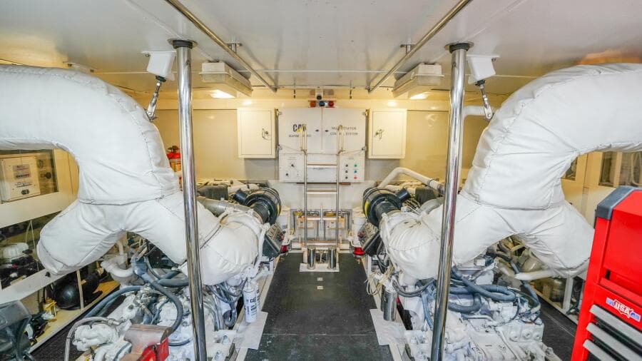 2004 Lazzara Yachts 80 SL