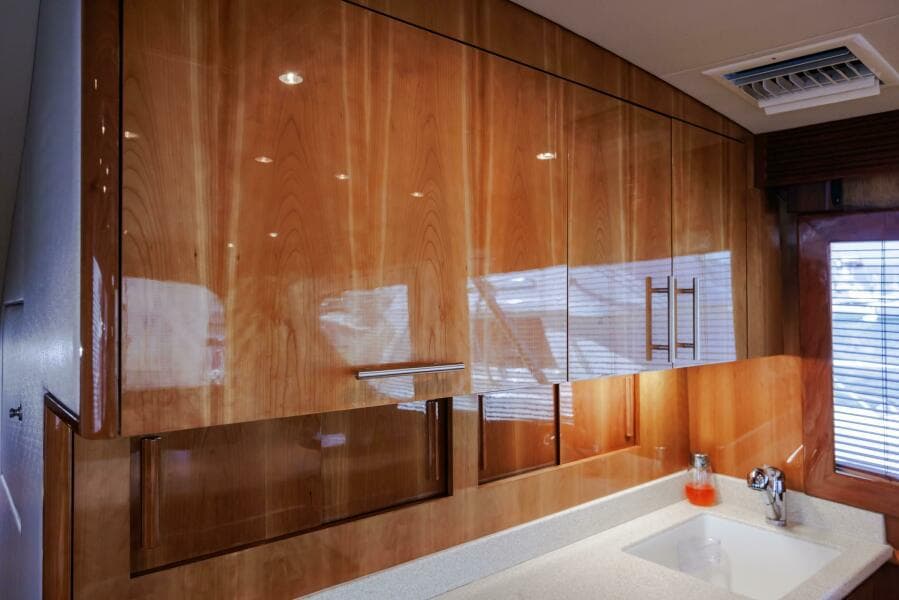 2005 Hatteras 50 Convertible