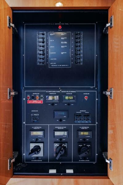 2005 Hatteras 50 Convertible