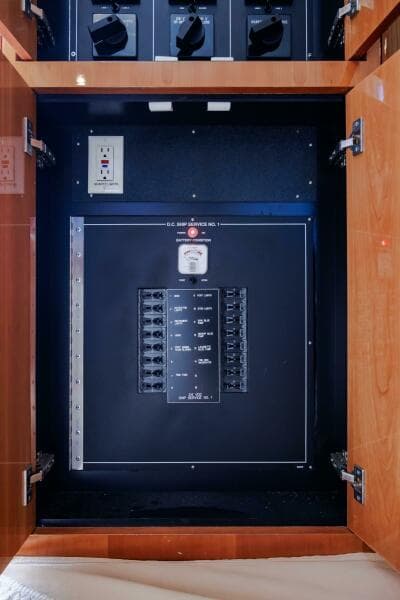 2005 Hatteras 50 Convertible