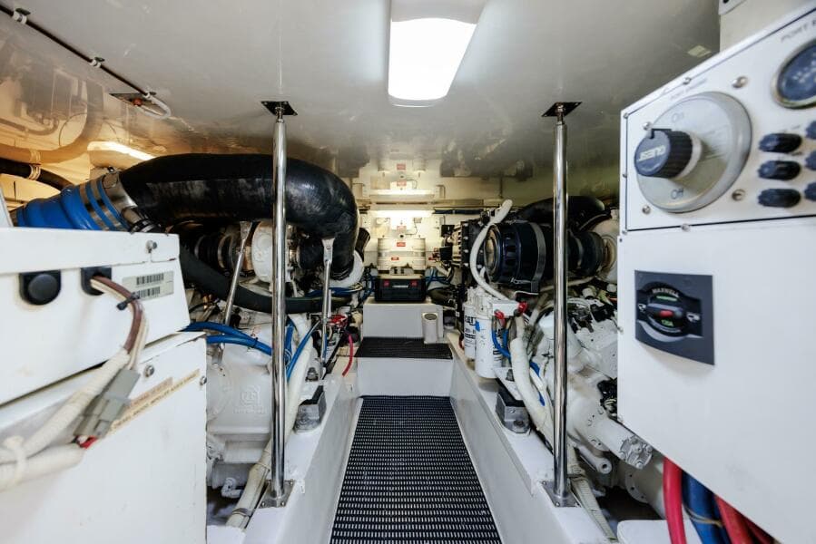 2005 Hatteras 50 Convertible