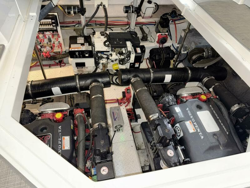 2005 Cruisers Yachts 420 Express