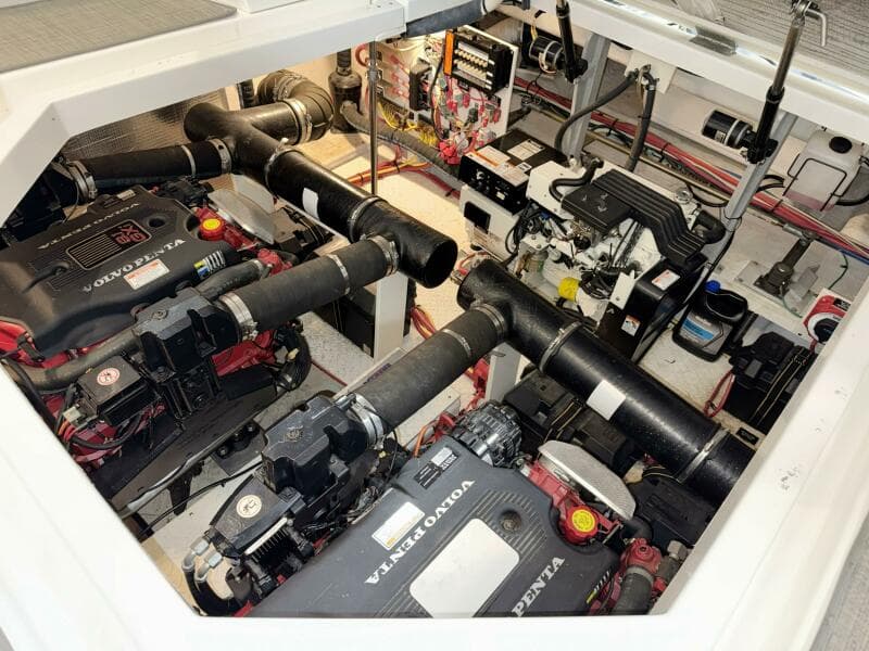 2005 Cruisers Yachts 420 Express