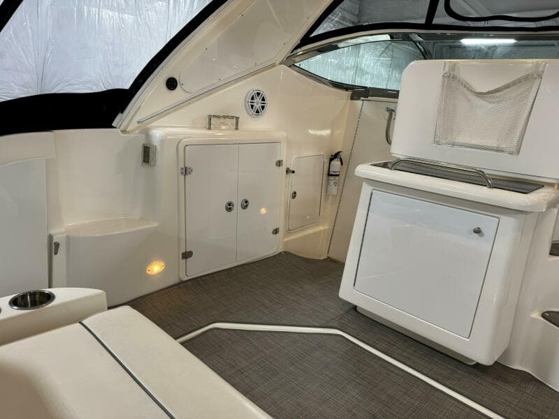 2005 Cruisers Yachts 420 Express
