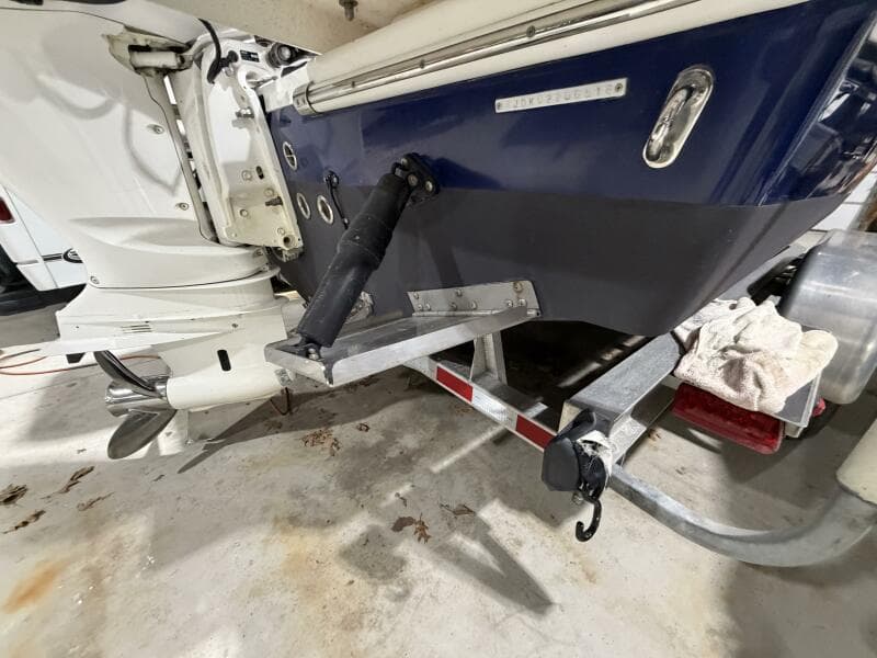 2016 Everglades 230 Center Console