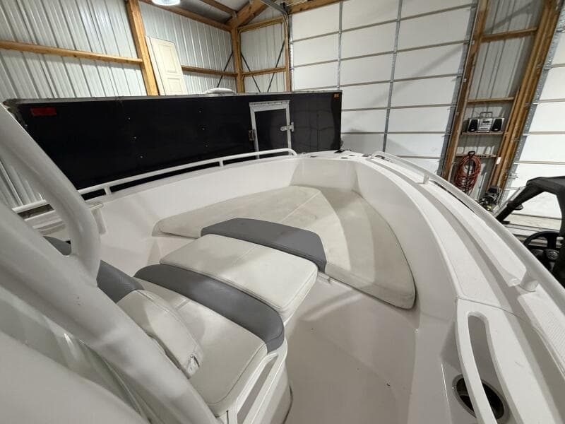 2016 Everglades 230 Center Console