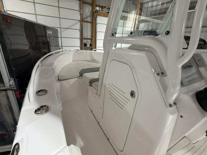 2016 Everglades 230 Center Console