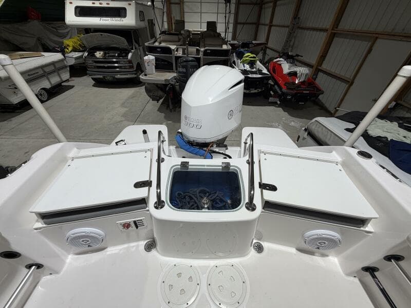 2016 Everglades 230 Center Console