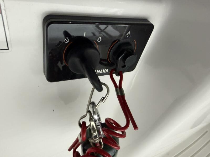 2016 Everglades 230 Center Console