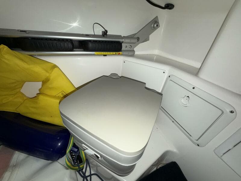 2016 Everglades 230 Center Console