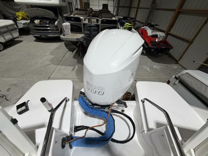 2016 Everglades 230 Center Console